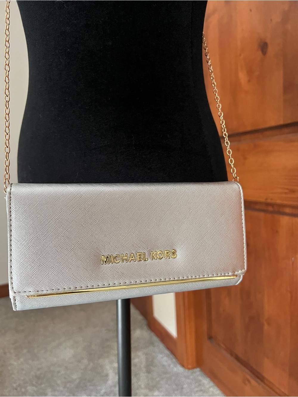 Metallic Silver Chain Crossbody Wallet